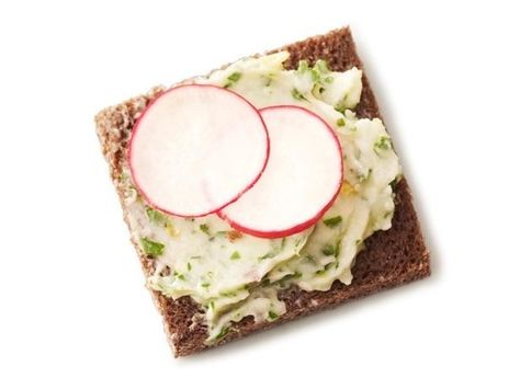 Radish-Anchovy Canapes: Finely chop 1 to 2 rinsed anchovies, 2 tablespoons parsley and 1 teaspoon grated lemon zest; mix with 1 stick softened butter. Spread on pumpernickel cocktail bread and top with thinly sliced radishes and a squeeze of lemon juice. Butter Cocktail, Zucchini Appetizer Recipes, Easy Thanksgiving Recipes Appetizers, Fancy Appetizer Recipes, Best Thanksgiving Appetizers, Thanksgiving Appetizers Easy, Thanksgiving Appetizer, Thanksgiving Entertaining, Thanksgiving Appetizer Recipes