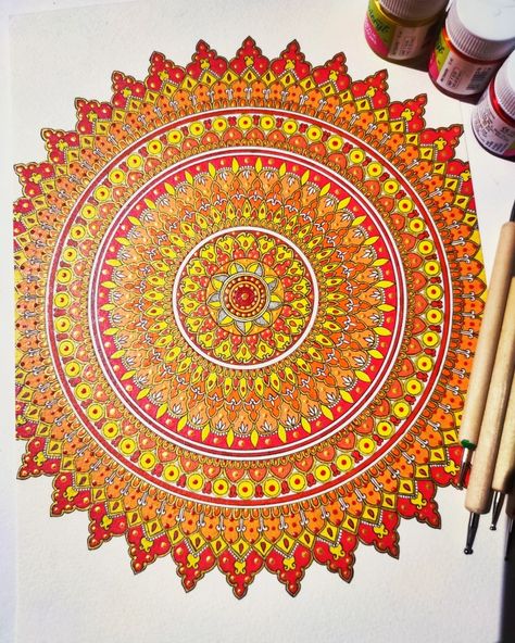 Orange Mandala Art, Ornate Mandala, Orange Mandala, Mandala Arts, Art Yellow, Mandala Coloring, Mandala Design, Indian Art, Mandala Art