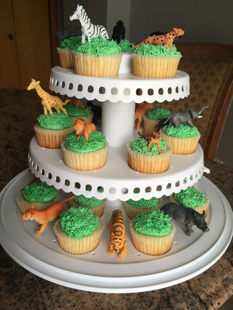 Easy Jungle Cupcakes, Jungle Theme Pull Apart Cupcakes, Safari Animal Cupcakes Easy, Jungle Theme Birthday Cupcakes, Wild One Safari Cupcakes, Safari Party Cupcakes, Jungle Theme Cupcakes Easy, Safari Birthday Party Cupcakes, Diy Safari Cupcakes