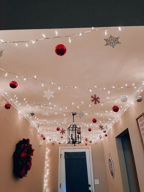 Christmas Lights In The Bedroom Ceiling, Christmas Ornament Hanging From Ceiling, Christmas Decor Ideas Renter Friendly, Christmas Light Decor Ideas Outdoor, Christmas Decor For Ceiling, Christmas Decor Ideas Cabinets, College Dorm Room Christmas Decorations, Hallway Ceiling Christmas Decorations, Ceiling Christmas Decor Ideas