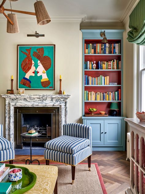 Lonika Chande brings her hallmark flair for colour and pattern to a 19th-century Chelsea house Fireplace Seating Ideas, Fireside Seating, Lonika Chande, Kingston House, Fireside Chairs, Deco Retro, Chelsea House, Box Bed, House Garden