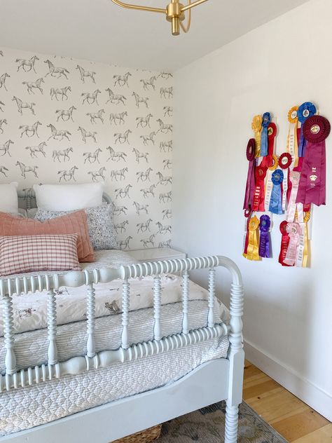 Girls Equestrian Bedroom, Teen Horse Bedroom Ideas, Equestrian Bedroom Ideas, Horse Girl Bedroom, Equestrian Girls Bedroom, Horse Ribbon Display Ideas, Horse Bedroom Ideas For Teens, Horse Rooms, Horse Lovers Bedroom