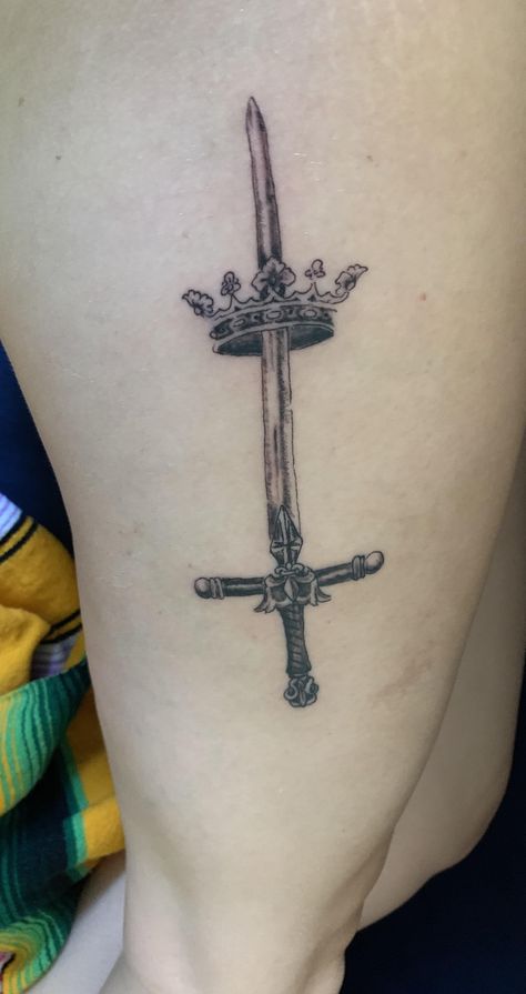 My 3rd tattoo! Sword & crown from Joan of Arcs shield done yesterday by @Captlu01 at Inq in Alexandria VA! Tattoo Joan Of Arc, Joan Of Art Tattoo Traditional, Joan Of Arc Art Tattoo, Joan Of Arc Tat, Joan Of Arc Traditional Tattoo, Joan Of Art Tattoo, D20 Tattoo, Modern Elf, Birthday Tattoos