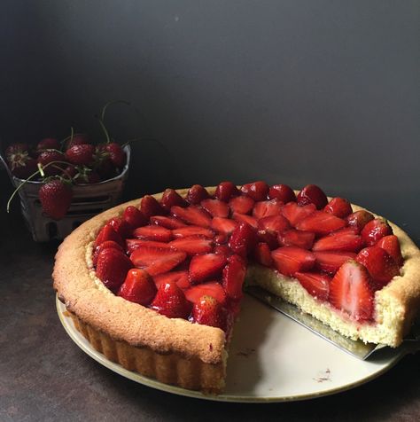 German Strawberry Cake – Erdbeerkuchen – kitchentrails German Strawberry Cake, Mixed Fruit Cake, Mix Fruit, Flat Cakes, Tart Pan, Pastry Brushes, The Messenger, Small Cake, Grocery Stores