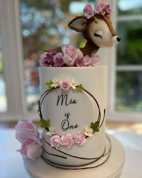 Bambi Cake Ideas, Newborn Cake Ideas, Deer Smash Cake, Deer Birthday Cake, Woodland Birthday Cake, Deer Cake, Deer Cakes, Cake Design Inspiration, Sixth Birthday