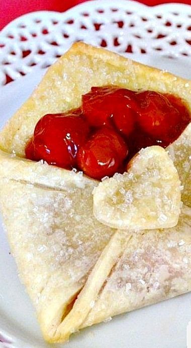 Pie Pastry, Frozen Pie, Valentines Day Food, Makanan Diet, Cherry Pie Filling, Valentines Food, Cherry Pie, Strawberries And Cream, Sweets Treats