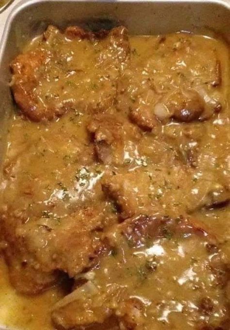 Homemade Recipes Smothered Pork Chops In Oven, Pork Chops In Oven, Beef And Gravy, Braised Pork Chops, Smothered Pork Chops Recipe, Pork Crockpot Recipes, Smothered Pork, Seared Pork Chops, Cajun Pasta