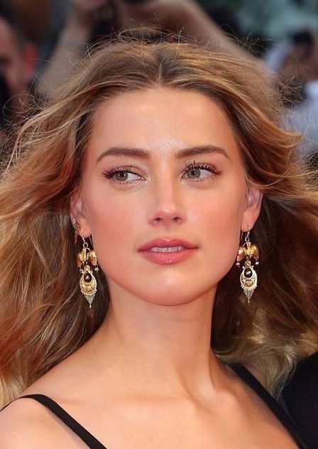 Amber Heard Nose, Amber Heard Jewelry, Amber Heard No Makeup, Simple Classic Makeup, Amber Heard Aesthetic, Amber Heard Face, Subtle Eyeliner, Amber Heard Makeup, Limit Alcohol