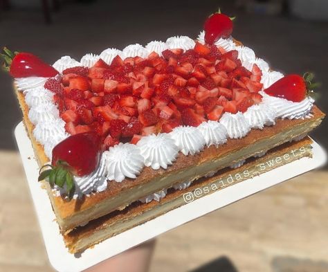 Churro Cheesecake Decoration, Churro Cheesecake Cake, Edible Business, Dessert Business, Bakery Inspiration, Cheesecake Decoration, Strawberry Ideas, Sopapilla Cheesecake, Churro Cheesecake