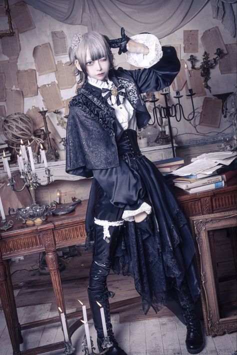 Thief Outfit Design, Ouji Hairstyle, Ouji Aesthetic, Visual Kei Outfit Ideas, Ouji Outfit, Vkei Outfits, Ouji Style, Visual Kei Outfits, Fancy Suits