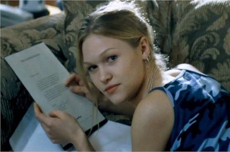 Kat Stratford, Julia Stiles, 10 Things I Hate About You, 10 Reasons, A Book, Reading, 10 Things