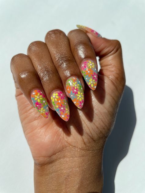 Flower Nail Sticker Designs, 70s Flower Nails, Trendy Flower Nails, 70s Party Outfit, Nail Stickers Designs, 70s Party, Floral Nail Designs, Floral Nail, Floral Nail Art