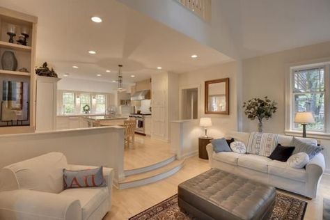 20 Gorgeous Examples of Sunken Living Rooms Indian Living Room Design, Family Friendly Living Room, Sunken Living Room, Room Remodel, Living Room Remodel, Living Room Flooring, Family Room Design, Livingroom Layout, Room Remodeling