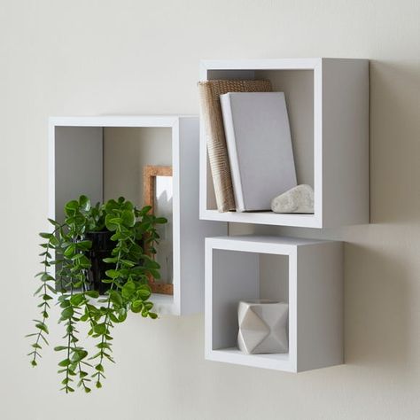 Wall Shelf Arrangement, Wooden Decoration Ideas, Floating Cube Shelves, Square Floating Shelves, Cube Wall Shelf, Cube Shelving, Small Bedroom Ideas For Couples, Etagere Cube, Shelf Arrangement