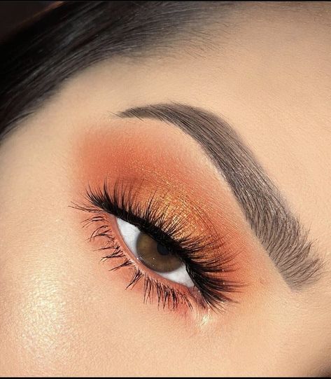 eyeshadow look October Eyeshadow Looks, Orange Eyeshadow Looks, Orange Eye Makeup, Orange Eyeshadow, Orange Makeup, Cute Eye Makeup, Glasses Makeup, Smink Inspiration, Beauty Make-up