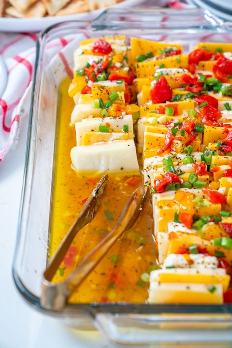 Marinated Cheese Plate | 12 Tomatoes Marinated Cheese, Healthy Party Snacks, 12 Tomatoes Recipes, Festive Appetizers, Cheese Bites, Appetizer Bites, Charcuterie Recipes, Cheese Appetizers, Cheese Plate