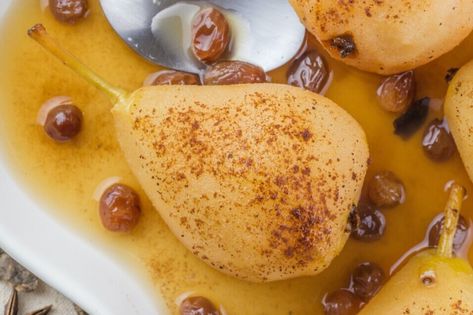 Slow Cooker Poached Pears Slow Cooker Poached Pears, Poached Pears Recipe, Stewed Apples, Wine Poached Pears, Ayurvedic Recipes, Slow Cooker Desserts, Poached Pears, Pear Recipes, Cooked Apples