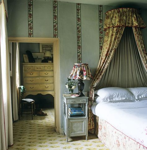 Bedroom at the Hampshire Hunting Lodge Toile Bedroom, English Country House Style, Blue Bedroom Walls, Painted Beds, Hunting Lodge, English Country House, Wallpaper Border, Country Style Homes, Striped Wallpaper