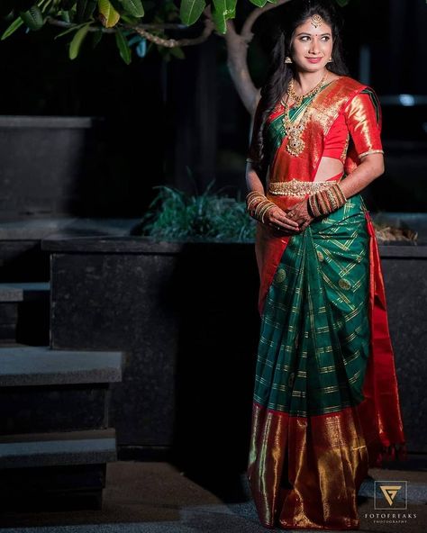 Green Pattu Saree, Green Kanchipuram Silk Saree, Rustic Bridesmaids, Indian Bridal Sarees, Silk Saree Kanchipuram, Red Border, Wedding Sarees, Bridal Silk Saree, Indian Bridal Outfits