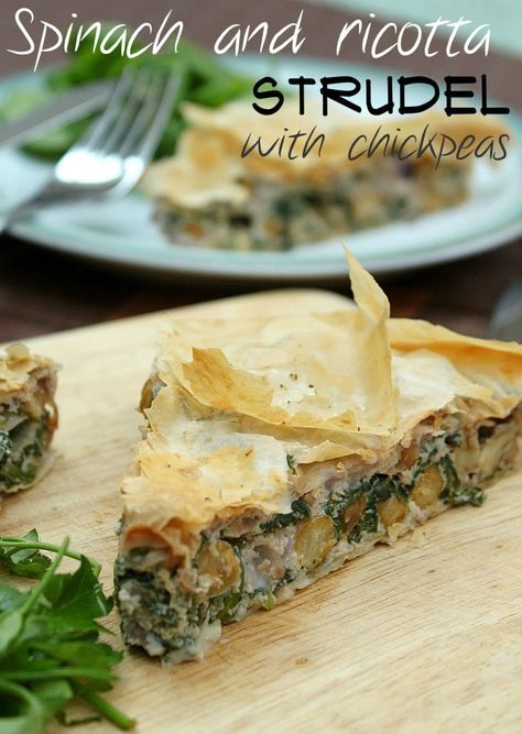 Vegetarian Pie, Leek Pie, Spinach And Ricotta, Greek Potatoes, Veggie Food, Chickpea Recipes, Spinach Stuffed Mushrooms, Casserole Dish, Pie Recipe