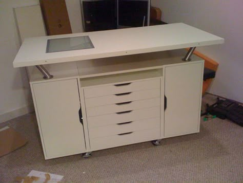 Ikea Alex Desk Riser, Ikea Alex Hack, Alex Drawer Organization, Hackers Ikea, Alex Desk, Ikea Alex Drawers, Alex Drawer, Sewing Room Inspiration, Ikea Alex