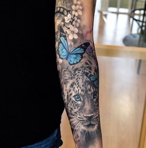 Tatuaje jaguar Tattoo Fingers, Potrait Tattoo, Black And White Tattoos, Mangas Tattoo, Tattoos On Back, Leopard Tattoos, White Tattoos, Geniale Tattoos, Tattoo Sleeves