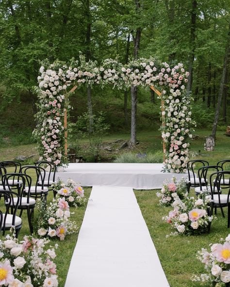 A rose garden chuppah for V&M 🤍 Garden Chuppah, Green Chuppah, Wedding Chuppah Flowers, Chuppah Flowers, Wedding Chuppah, Pastel Wedding Flowers, Wedding 2025, Pastel Wedding, Wedding Florals