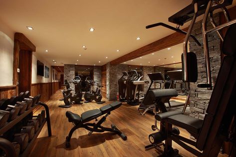 6 Luxury Chalets with Exceptional Gyms Home Gym Luxury, Home Gym Design Luxury, Gym Luxury, Modern Home Gym, Luxury Home Gym, Luxury Gym, Gym Room At Home, Gym Interior, Home Gym Decor