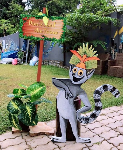 Madagascar Birthday Party Ideas | Photo 6 of 28 | Catch My Party Madagascar Themed Birthday Party, King Julien Birthday Party, Madagascar Theme Birthday Party Ideas, Madagascar Birthday Party Ideas, King Julian Birthday Party, Lemur Birthday Party, Madagascar Theme Party, King Julien Party, Madagascar Party Ideas