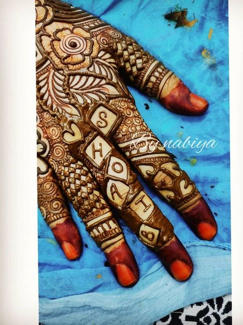 Affection Quotes, Khafif Mehndi Design, Engagement Videos, Muslim Bridal, Circle Mehndi, Legs Mehndi Design, Mehndi Designs Bridal Hands, Rose Mehndi Designs, Mehndi Design Pictures