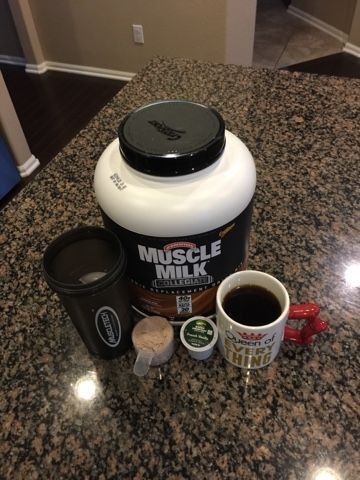 Pre Workout Powder Aesthetic, Gym Supplements, Muscle Milk, Pre Workout Food, Gym Poster, Wake Up Early, Quick Workout Routine, Sports Aesthetic, Gym Classes