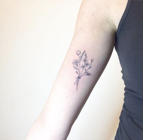 Litte flower tattoo inner arm Tattoo Inner Arm, Minimal Tattoo, Flower Tattoo, Tattoos, Flowers