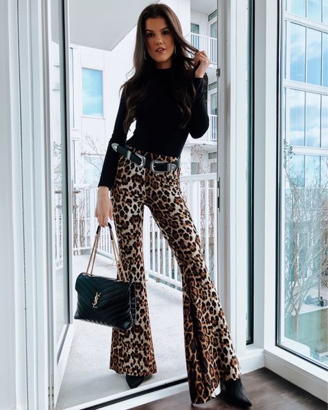 Leopard Flare Pants Outfit, Flare Yoga Pants, Leopard Print Jeans, White Flares, Club Outfit Ideas, Amazing Lace, Country Girl Style, Flare Leggings, Cowgirl Outfits