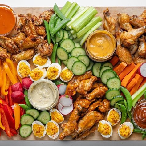 Game Day Charcuterie Board Chicken Charcuterie Board Ideas, Charcuterie Board Wings, Chicken Finger Charcuterie Board, Charcuterie Board With Chicken Wings, Wings Charcuterie Board, Chicken Wing Charcuterie Board, Chicken Charcuterie Board, Wing Charcuterie Board, Wings And Fries Charcuterie Board