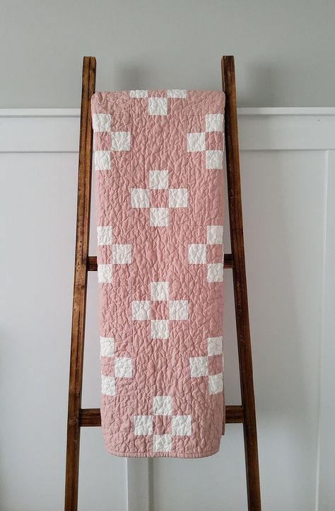 Pink Square Quilt, Pink And White Quilts Patterns, Beige Quilt Patterns, Pink And Brown Quilts Color Combinations, Floral Quilt Blocks, Simple Quilt Ideas, Pink Quilts Ideas, Modern Baby Quilts Girl, Neutral Quilts Ideas