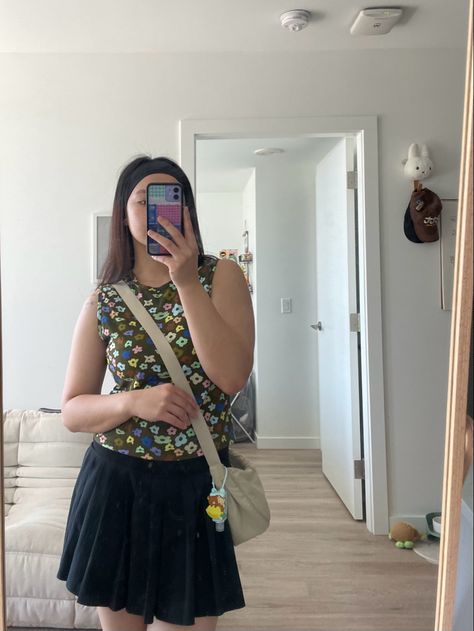 sandy liang, uniqlo moon bag, headband outfits, summer style, easy outfits, casual style Uniqlo Moon Bag Outfit, Moon Bag Outfit, Uniqlo Moon Bag, Easy Outfits, Moon Bag, Headband Outfit, Bag Outfit, Sandy Liang, Style Aesthetic