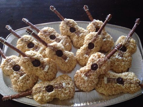 Some #guitar inspired snacks for your favorite musician. Chicago The Musical, Music Birthday Party, Coco Disney, Rockstar Birthday, Mexican Birthday Parties, Music Themed Parties, Fiesta Birthday Party, Mexican Birthday, Themed Food