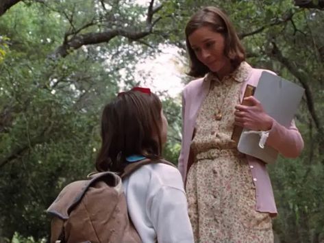 Miss Honey Matilda, Roald Dahl Characters, Matilda 1996, Matilda Movie, Brunette Lob, Nostalgic Movies, Miss Honey, Teacher Aesthetic, Comfort Movies