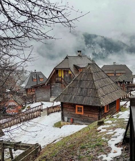 Etno Selo, Serbian Architecture, Hillside House, Mountain House, Green Beauty, Eastern Europe, Serbia, Places To Visit, Floor Plans