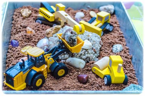 Construction Sensory Bin, Homeschool Summer, Sensorial Activities, Cloud Dough Recipes, Sensory Bin Play, Activity Sensory, Toddler Sensory Bins, Montessori Language, Cloud Dough