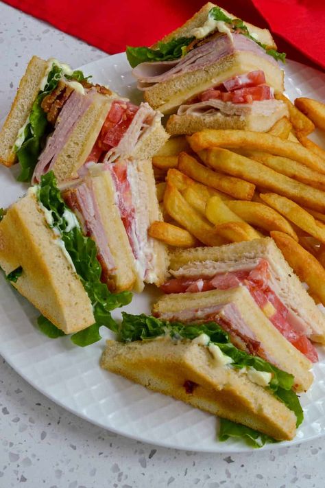 Layered Sandwiches, Saturday Lunch Ideas, Lunch Ideas Sandwich, Sandwich Recipes For Lunch, Basic Sandwich, Simple Lunch Ideas, Sandwiches Ideas, Sandwiches For Dinner, Tasty Sandwiches