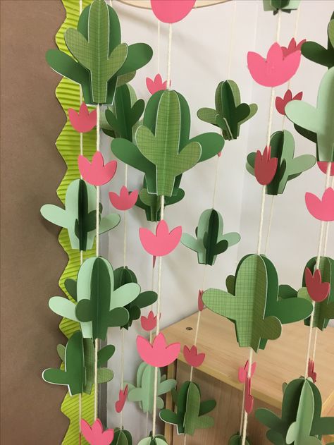 Mexican Garland Diy, Desert Party Ideas, Cactus Party Theme, Cactus Theme Party, Cactus Mobile, Cactus Garland, Mexico Party, Mexican Party Decorations, Tops Winter