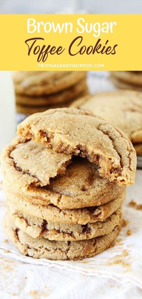 Soft and chewy brown sugar cookies with toffee bits. These are my favourite sugar cookies for snacking and gift-giving for Christmas! Cookies With Toffee Bits, Brown Sugar Toffee, Toffee Cookie Recipe, Chocolate Chip Shortbread Cookies, Brown Sugar Cookies, Toffee Cookies, Toffee Bits, Spice Cookies, Köstliche Desserts