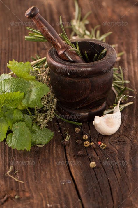 Mortar And Pestle Aesthetic, Herbalism Aesthetic, Herbalist Aesthetic, Apothecary Aesthetic, Herbalist Shop, Old Wooden Table, Magic Ideas, Natural Medicine Cabinet, Food Product Photography