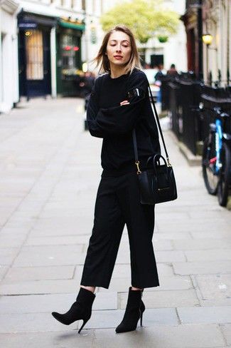 Black sweatshirt, culottes, sock boots Black Culottes Outfit Winter, Black Suede Ankle Boots Outfit, Culottes Outfit Winter, Black Culottes Outfit, Suede Ankle Boots Outfit, Culotte Outfit, Red Converse Outfit, How To Wear Culottes, Culottes Outfit