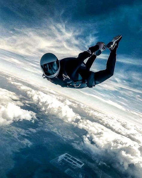 326 Likes, 10 Comments - Skydive | Augusto Bartelle (@augustobartelle) on Instagram: “Underestimate me! It makes a lot more fun! @itsjoelmartinez Repost @go_outbound” Indoor Skydiving, Aly Raisman, Extreme Adventure, Base Jumping, Hang Gliding, Yamagata, Bungee Jumping, Adventure Sports, Above The Clouds