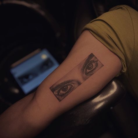 LOVE - REALISM 

REALISTIC EYE TATTOO BY @rahulbaarve @tattoouddhyog 
#wecreatememorieswithink Men Eye Tattoo Ideas, Eye On Forearm Tattoo, Eyes Tattoo On Forearm, Woman’s Eye Tattoo, Her Eyes Tattoo, Human Eyes Tattoo, Tattoo Eyes Realistic, Tattoos With Eyes In Them, Eye Tattoo Design Realistic