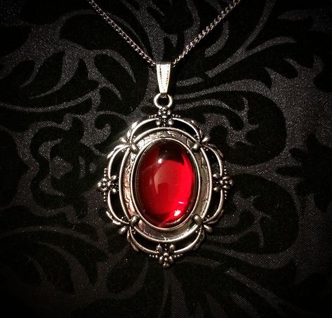 Vampire Necklace, Purple Gothic, Red Gothic, Gothic Pendant, Victorian Necklace, Jewelry Halloween, Jewelry Gothic, Necklace Gothic, Halloween Necklace