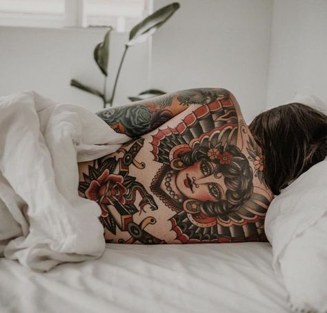 Tattoo Espalda Mujer, Traditional Back Tattoo, Covered In Tattoos, Tattoo Espalda, Backpiece Tattoo, Traditional Tattoo Inspiration, Back Piece Tattoo, Stomach Tattoos, Pin Up Tattoos