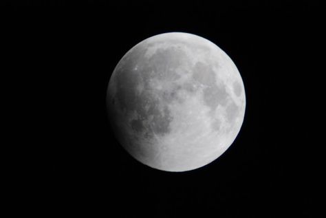 A ‘Shallow’ Lunar Eclipse Coming on April 25 December Solstice, Eclipse Season, Love Tarot Card, Next Full Moon, Eclipse Lunar, Absolute Zero, Science Rules, Solar Eclipses, Space News